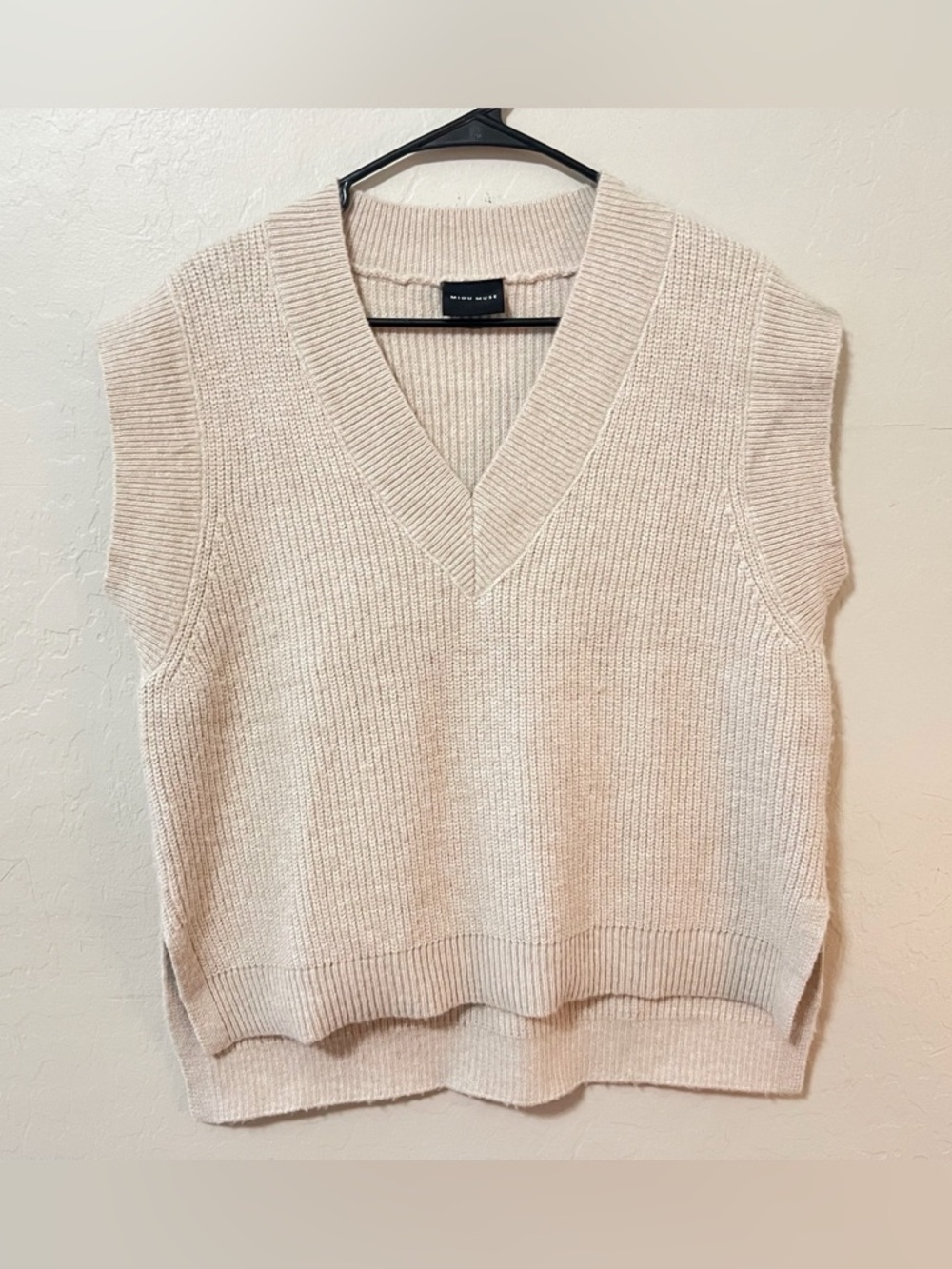 MIOU MUSE Cream Knit V-Neck Sweater Vest